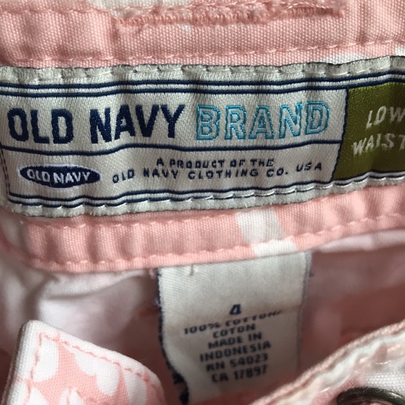 Old Navy Floral Cropped Cargo Pants Pink and white Hibiscus print pockets size 4 - Picture 4 of 5